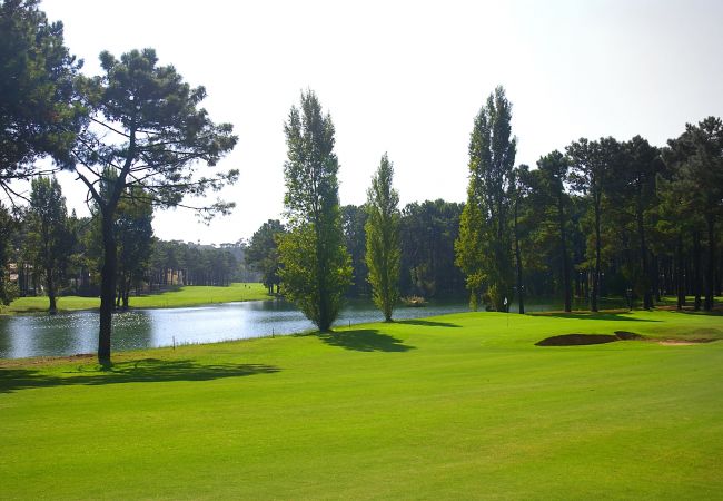 Campo de golf na Aroeira perto do apartamento.