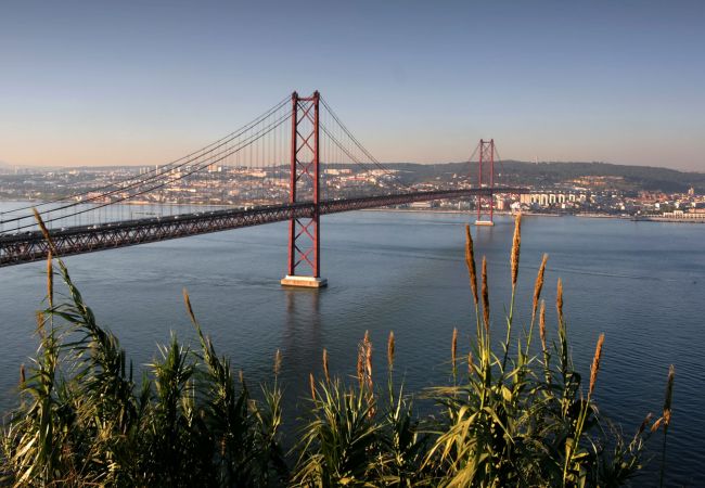 Appartement à Aroeira près de Lisbonne, où vous pourrez admirer le pont du 25 avril.