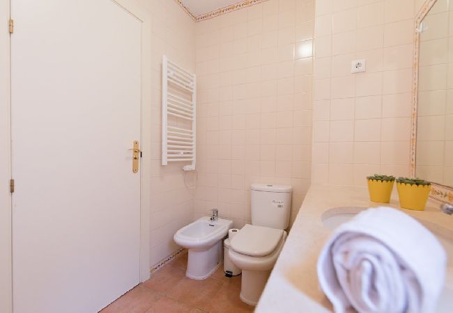 Bathroom house with all amenities.