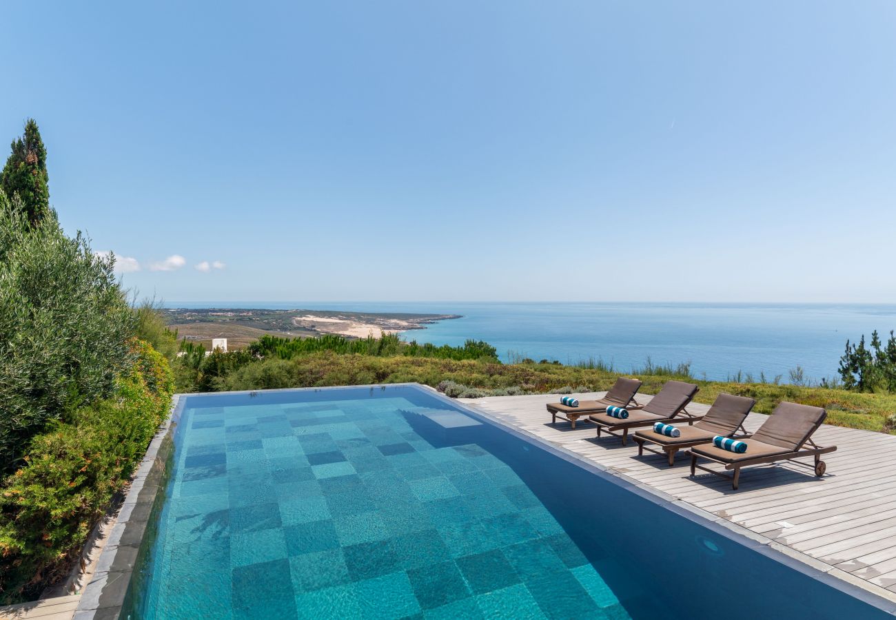 Luxury villa with privileged sea views.
